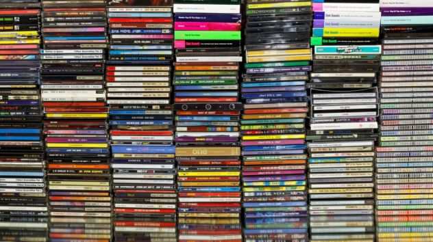 Compro collezioni di cd, cassette e vinili