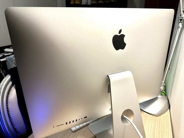 Computer Apple iMac 27 Pollici - 3.4GHz i5 - 8GB RAM - 1TB Flash SSD - Radeon Pr