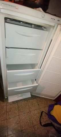 Congelatore verticale a cassetti