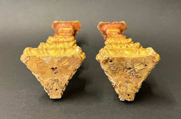Coppia di antichi candelieri in legno intagliato sec. XVIII