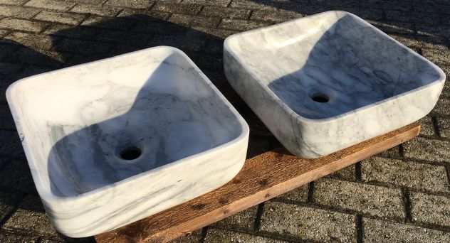 Coppia di lavabo da appoggio in marmo bianco