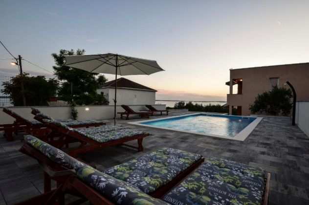 Croazia, Dalmazia, appartamento vacanze con piscina, zona Zadar