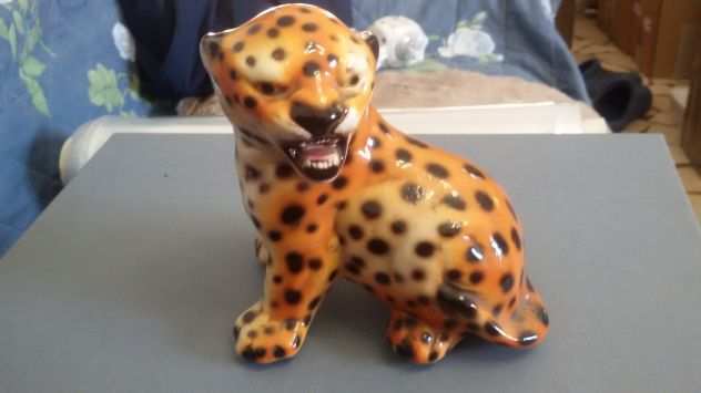 CUCCIOLO DI LEOPARDO IN CERAMICA