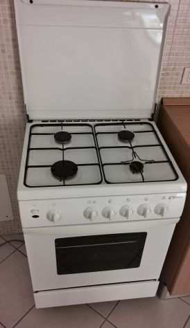 Cucina 4 fuochi bianca a gas con forno