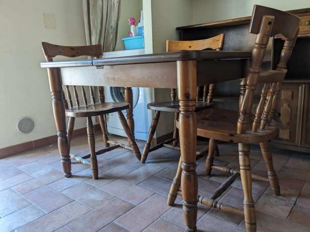 Cucina completa in legno massello  tavolo e sedie