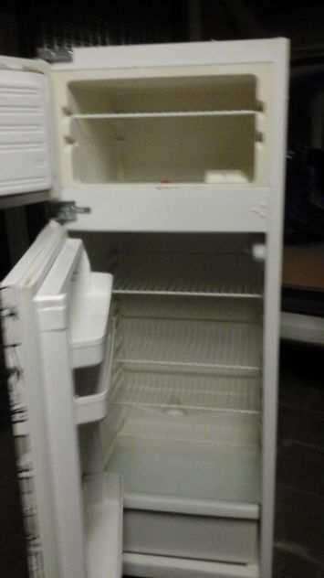 Cucina completa lungh.195 cm 350eurotratt. lavatrice 50euro frigo75europiani lavoro.xcuc