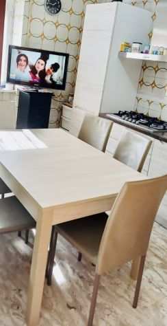 Cucina con tavolo allungabile e 6 sedie