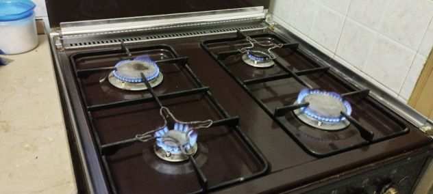 cucina della Bompani a quattro fornelli e forno elettrico