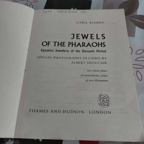 Cyril Aldred.Jewels of the pharaohs 1971