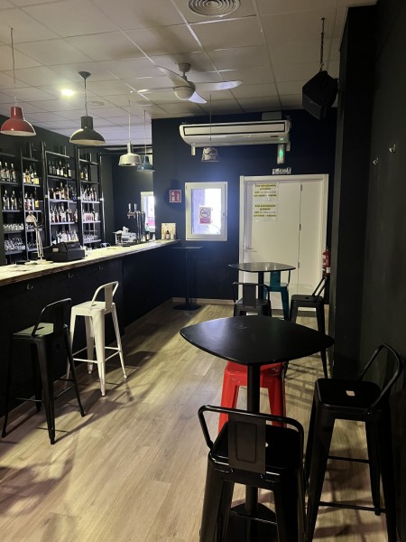 BELLO E REDDITIZIO BAR/PUB IN VENDITA A VALENCIA