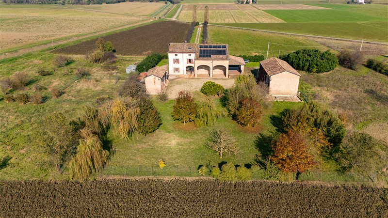 Rustico ristrutturato indipendente con parco a Fontanellato 