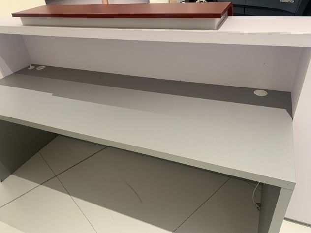 DESK CON SCRIVANIA ACCETTAZIONE ORIGINALE FIAT ( SEMPRE STATA IN CONCESSIONARIA)