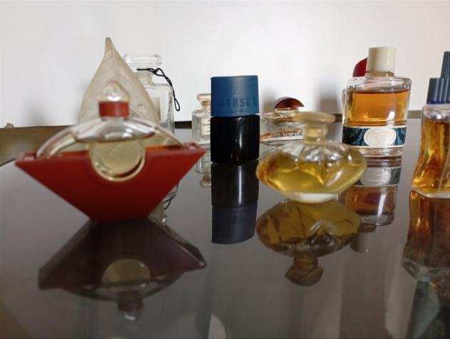 Different Brands - Boccetta per profumo (13) - 13x miniature profumini di varie marche ed epoca - Vetro