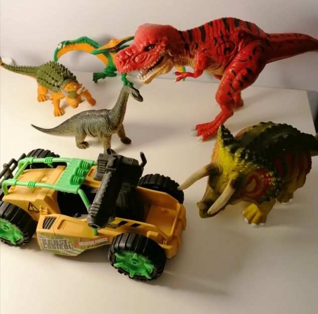 Dinosauri in plastica