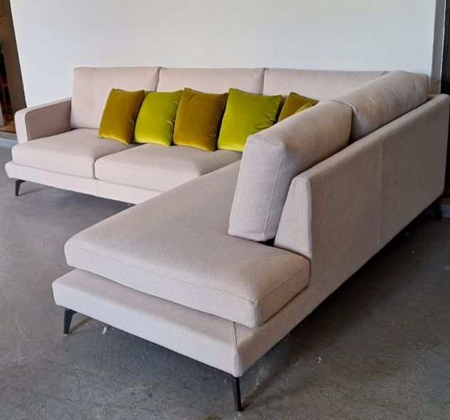 Divano beige con cuscinetti 275x210 Nuovo