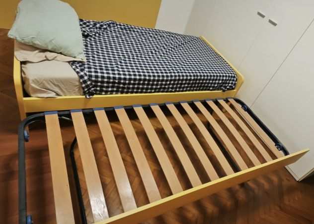 Doppio letto singolo a cassettone estraibile con doppia rete doghe con materassi