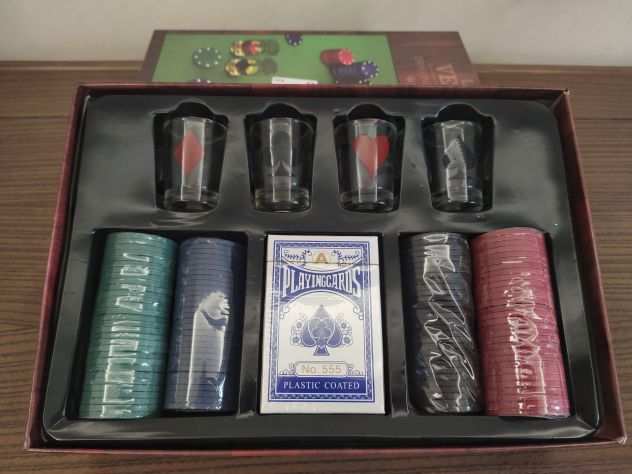 Drinking Poker Set bicchieri, fiches, carte nuovo