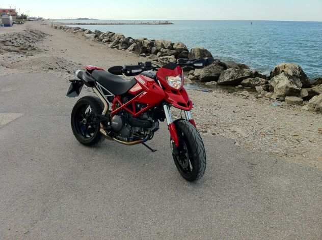 Ducati Hypermotard 796