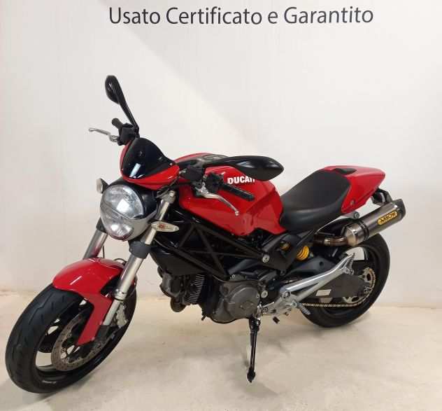 DUCATI - Monster 696