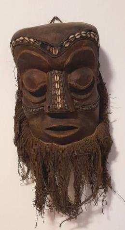 Due maschere tribali africane