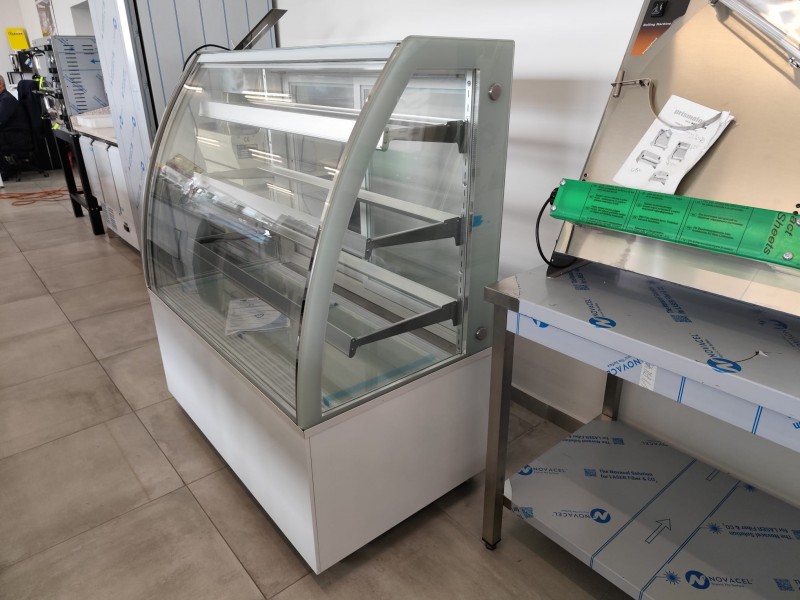 Vetrina - espositore refrigerato pasticceria - +2+8°C - ventilata - 1225x680x1420h