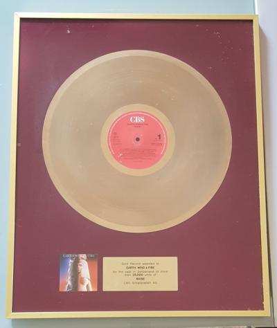 EARTH WIND AND FIRE Switzerland Gold Album Record Award - Oggetto decorativo - 1981