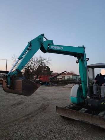 ESCAVATORE CINGOLATO KOBELCO CON DEPORTE