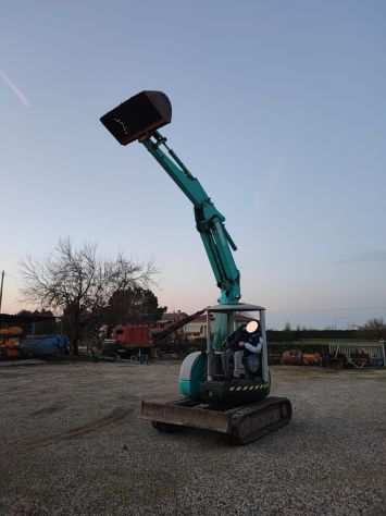 ESCAVATORE CINGOLATO KOBELCO CON DEPORTE