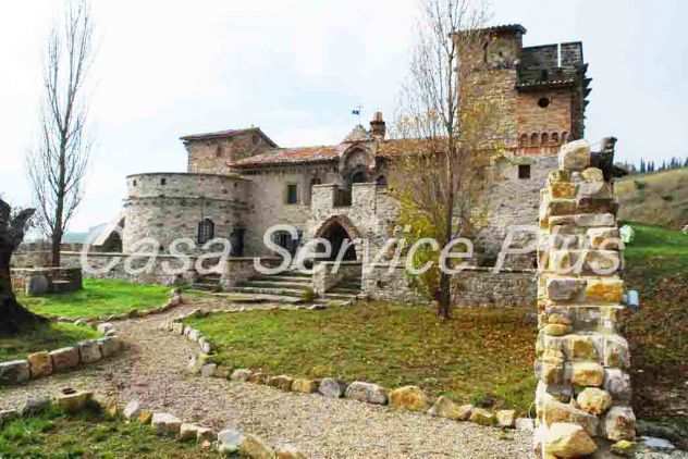 Esclusivo Castello Medievale a Todi