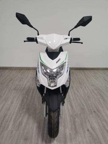 F17 BIANCO SCOOTER L1e  50cc DISPONIBILE