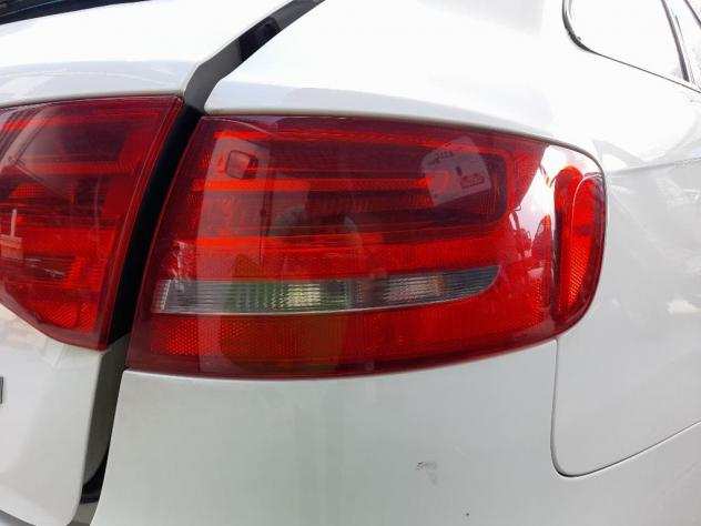 FANALE EST. POST. DX. AUDI A4 laquo8K5raquo AVANT (2008)