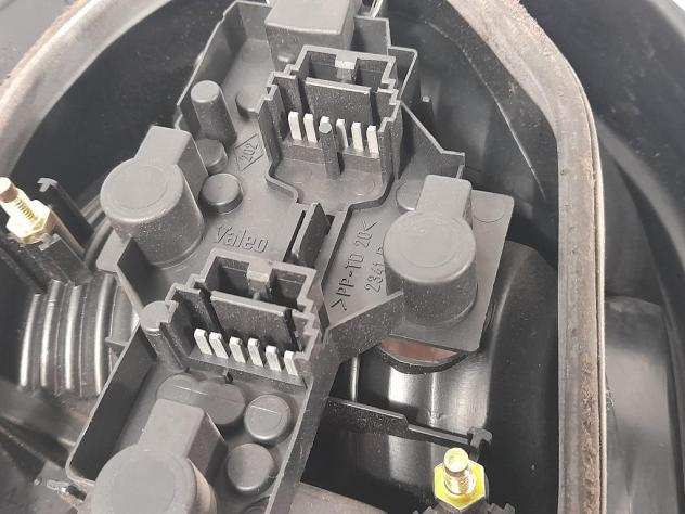 FANALE POST. DX. RENAULT SCEacuteNIC laquoIraquo (2000)