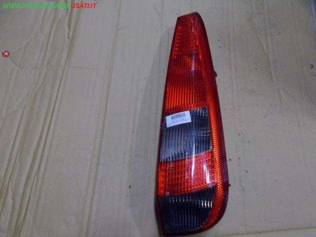 FANALE POST.D. 5 P. FORD FIESTA (CBK) Parti elettriche Fanaleria Fanali Fanale post. sx. FORD - FIESTA - 01-03-2002 - 01-12-2005