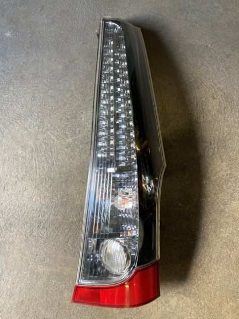 Fanale posteriore DX Mitsubishi Grandis del 2007