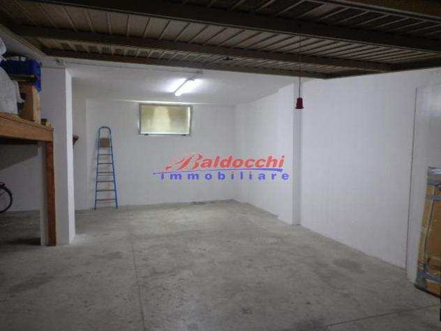 FANO - ZONA LICEI - GARAGE DI MQ. 60 E 24 DI SOPPALCO