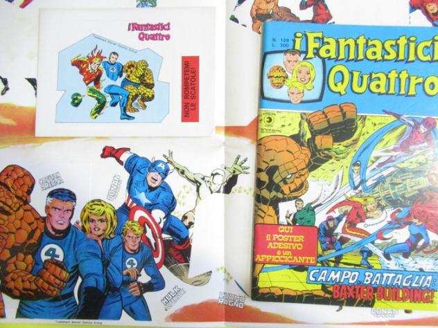 Fantastici Quattro n. 128 con Manifesto e Adesivi Gadget Corno - Campo di Battaglia Baxter Building - 1 Comic collection - Prima edizione - 1976