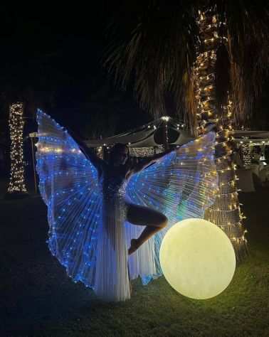 Farfalle Luminose Spettacoli Del Fuoco Trampolieri Giocolieri