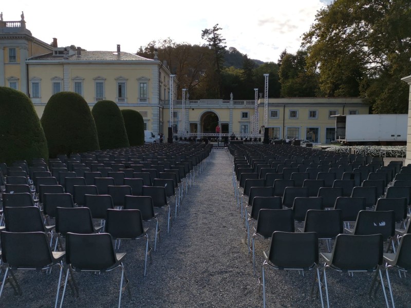 NOLEGGIO SEDIE  PER EVENTI MANIFESTAZIONI - PER EVENTI AZIENDALI - EVENTI PRIVATI - EVENTI PUBBLICI - EVENTI SPORTIVI MEETING CONVENTION SFILATE DI MODA 