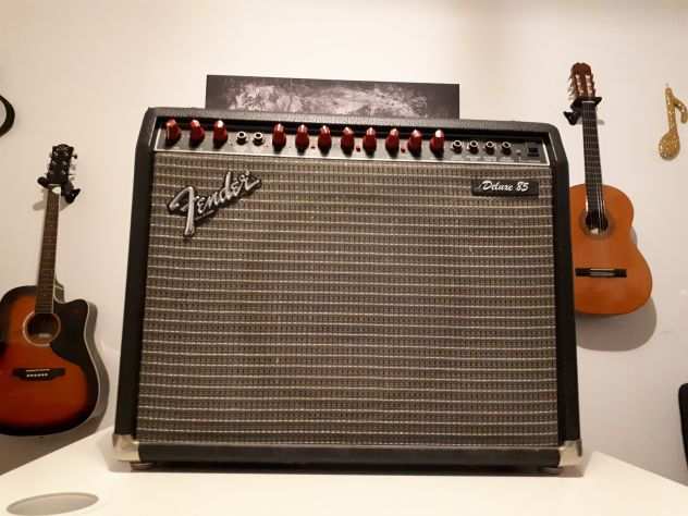 Fender DeLuxe 85 (amplificatore per chitarra elettrica)