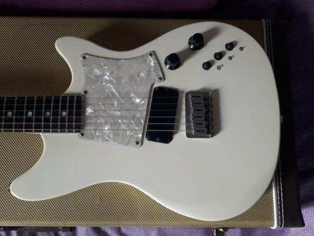 Fender - Fender Heartfield RR8 - - Chitarra elettrica - Giappone - 1989