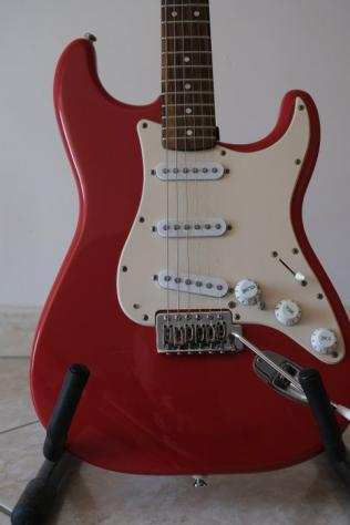 Fender, Squier - Squier By Fender Stratocaster - - Chitarra elettrica