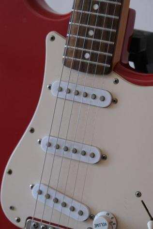 Fender, Squier - Squier By Fender Stratocaster - - Chitarra elettrica