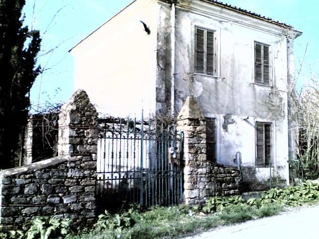 Ferentino (Fr) - Abitazione indipendente con terreno