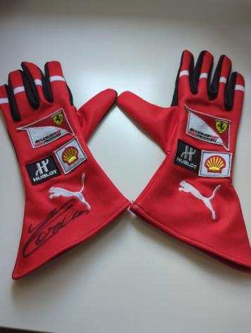 Ferrari - Formula Uno - Charles Leclerc - Pitcrew gloves