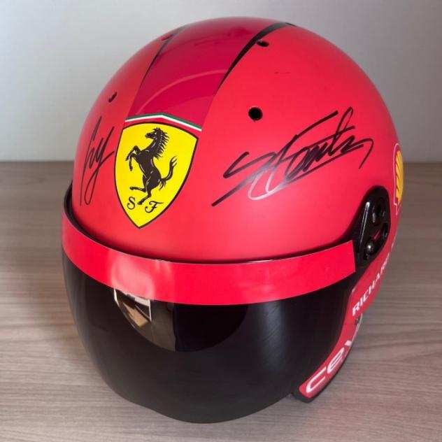 Ferrari - Mondiale F1 - Charles Leclerc e Carlos Sainz Jr - 2023 - Pitcrew helmet