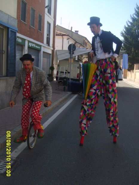 FESTE DI COMPLEANNO PER BAMBINI A MILANO CLOWN A MILANO MAGHI A MILANO GIOCOLIERI TRAMPOLIERI A MILANO NOLEGGIO SCIVOLI GONFIABILI A MILANO