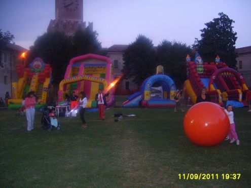 FESTE DI COMPLEANNO PER BAMBINI A MILANO CLOWN A MILANO MAGHI A MILANO GIOCOLIERI TRAMPOLIERI A MILANO NOLEGGIO SCIVOLI GONFIABILI A MILANO 347849758