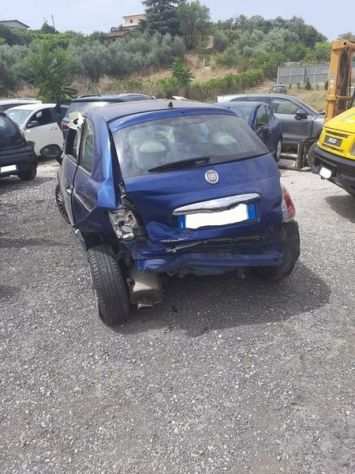 Fiat 500 1.3 mjet 75cv anno 07-2010 incidentata