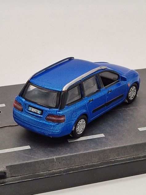 FIAT Stilo station wagon blu metallizzato - Scala 143