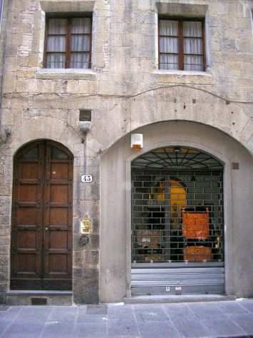 FIRENZE - VIA MAGGIO - AFFITTASI GALLERIA